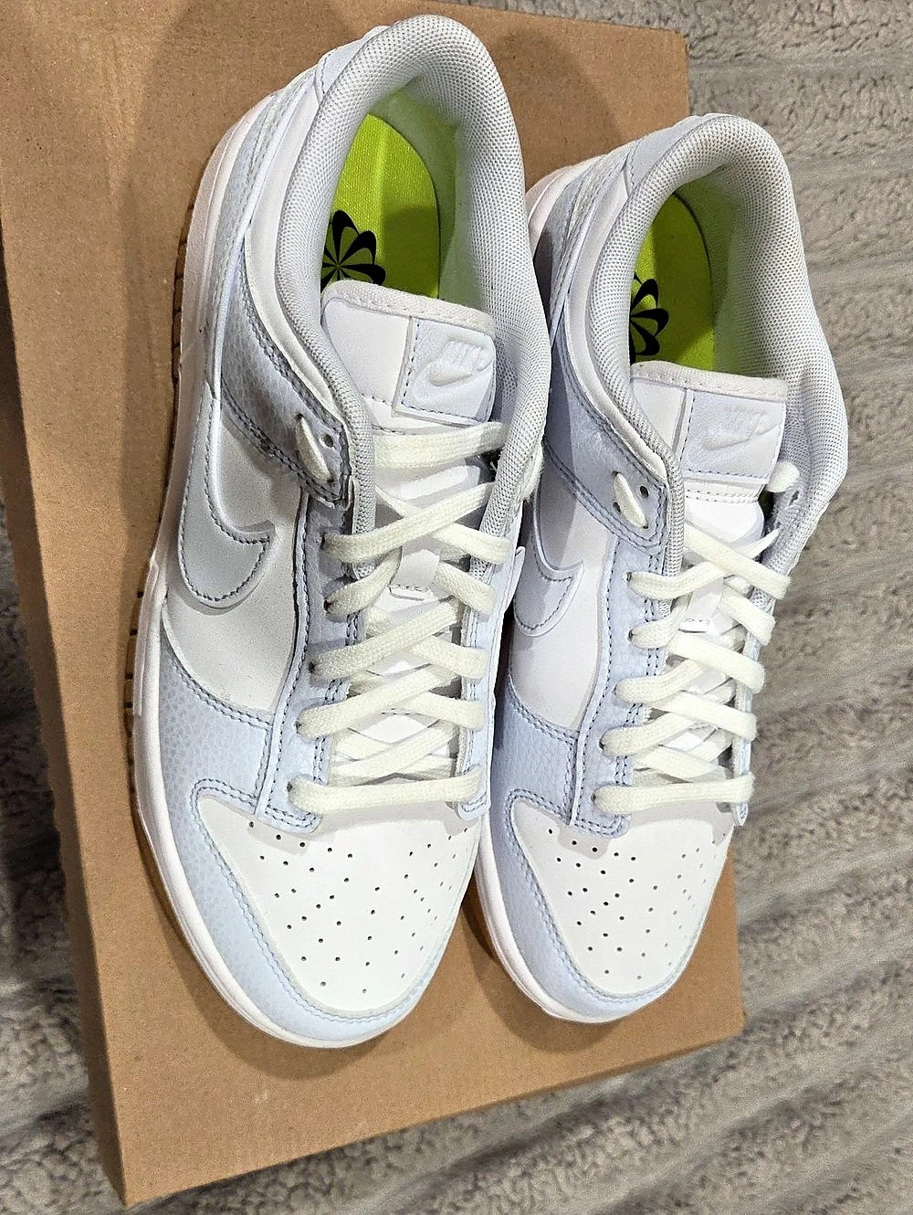 Nike Dunk Low Retro "Glacier Blue" Sneakers in White